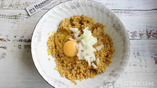 Котлеты из чечевицы с грецкими орехами на сковороде