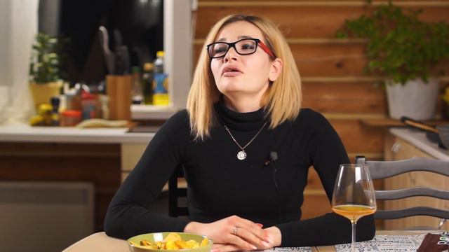 За кружечкой у боба JULIA смотреть онлайн