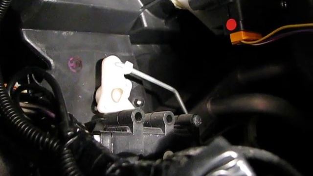 Работа мотор-редуктора заслонки в блоке климата Мазда 6 смотреть онлайн