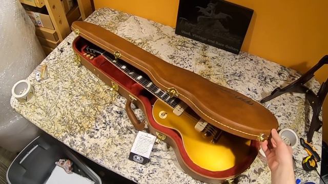 A Sound You Don't Want to Hear While Unboxing New 2019 Gibson Guitars | Trogly's Vlogly Ep. 15 смотреть онлайн