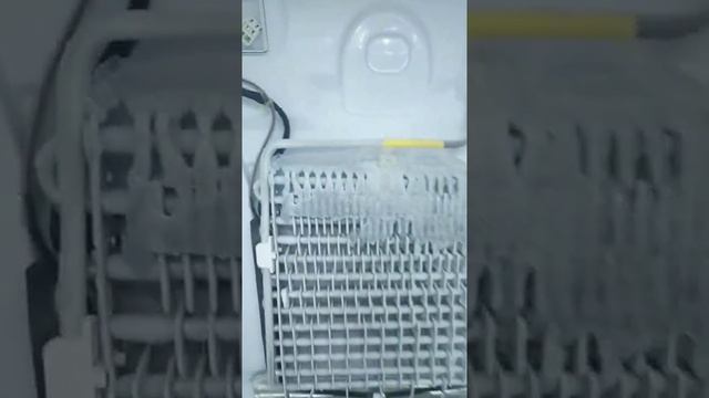 Samsung refrigerator RF4287HARS makes noise freezes up, fixed by moving defrost terminator. смотреть онлайн