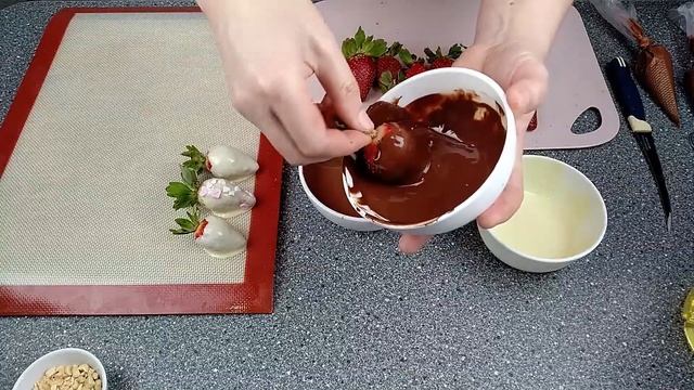 Клубника в шоколаде.