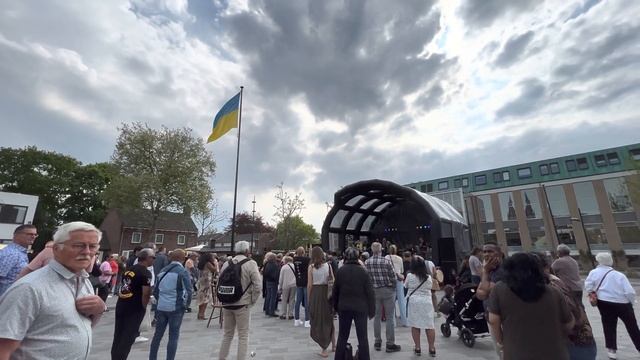 Что за праздник у нас? Не понятно. В многонациональной стране всегда кто-то что-то празднует ? смотреть онлайн