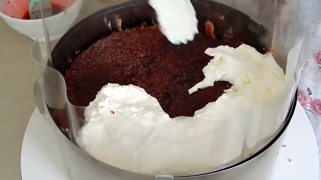 Как красиво собрать торт бисквитный с кремом чиз с вишней Выравнивание и пропитка торта