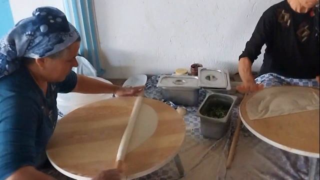 Как делают турецкие лепешки Гёзлеме / Gözleme