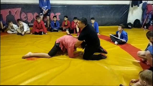 Удушающий из под руки продолжение.