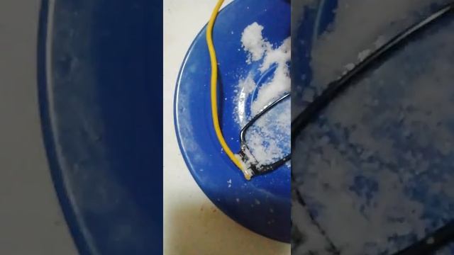 Этот #ЛайфХак работает соль помогает при склеивании с клеем момент пробуй смотреть онлайн