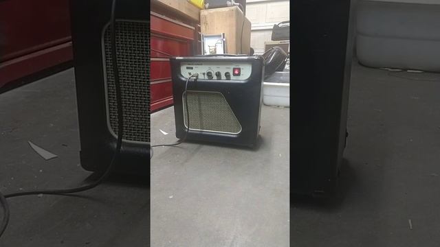 Tonewolf Designed Mk.1 jr. 12ax7, ef86, 6v6gt Single ended amp built from Epiphone Valve Jr смотреть онлайн