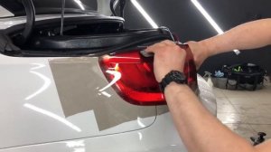Тонирование фонарей на BMW плёнкой. Тёмный полиуретан Shadow Guard Soft Black. Стиль и защита.