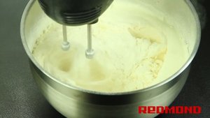 Шарлотка в мультиварке REDMOND M4502. Рецепты для мультиварки