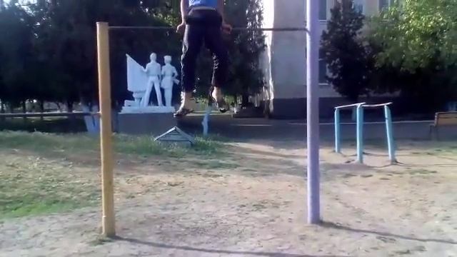 Как научиться делать выход из под турника Легко ли ? смотреть онлайн