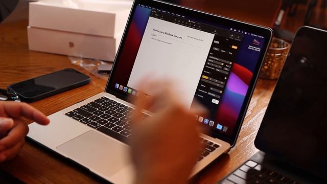 Lifelong Windows user tries to use the MacBook Air M1 for the FIRST TIME! смотреть онлайн