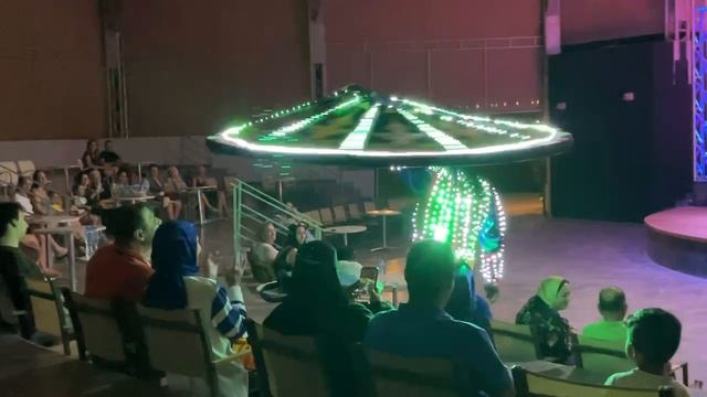 Танец Мужчин с Развивающейся Юбкой. Отель Sunrise Crystal Bay Resort. Хургада, Египет.