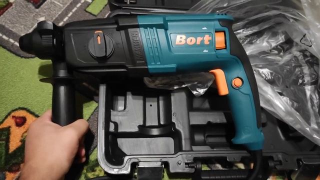 Распаковка — Перфоратор Bort BHD-920X смотреть онлайн