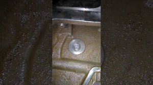 Как высверлить болт  КРИВОЙ ДРЕЛЬЮ.