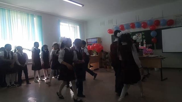 Танец прощальный вальс 4х классников смотреть онлайн