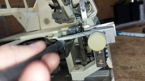 Как поднять зубчатую рейку на оверлоке "Самара"