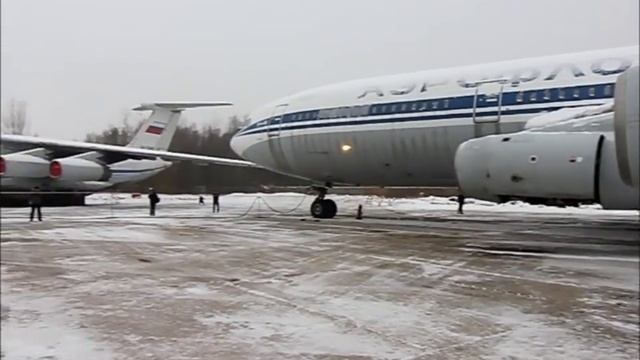 Запуск двигателей самолёта Ил-86 RA-86103 смотреть онлайн
