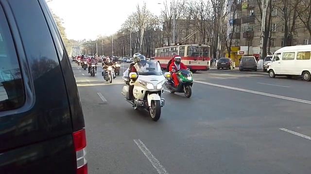 Мотошествие Дедов Морозов по Кишиневу смотреть онлайн