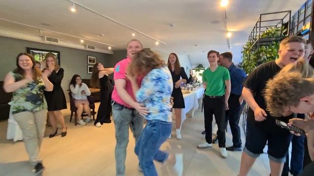 Выпускной 9 класса. Придумали МАНЕКЕН ЧЕЛЕНДЖ и устроили армреснинг! смотреть онлайн