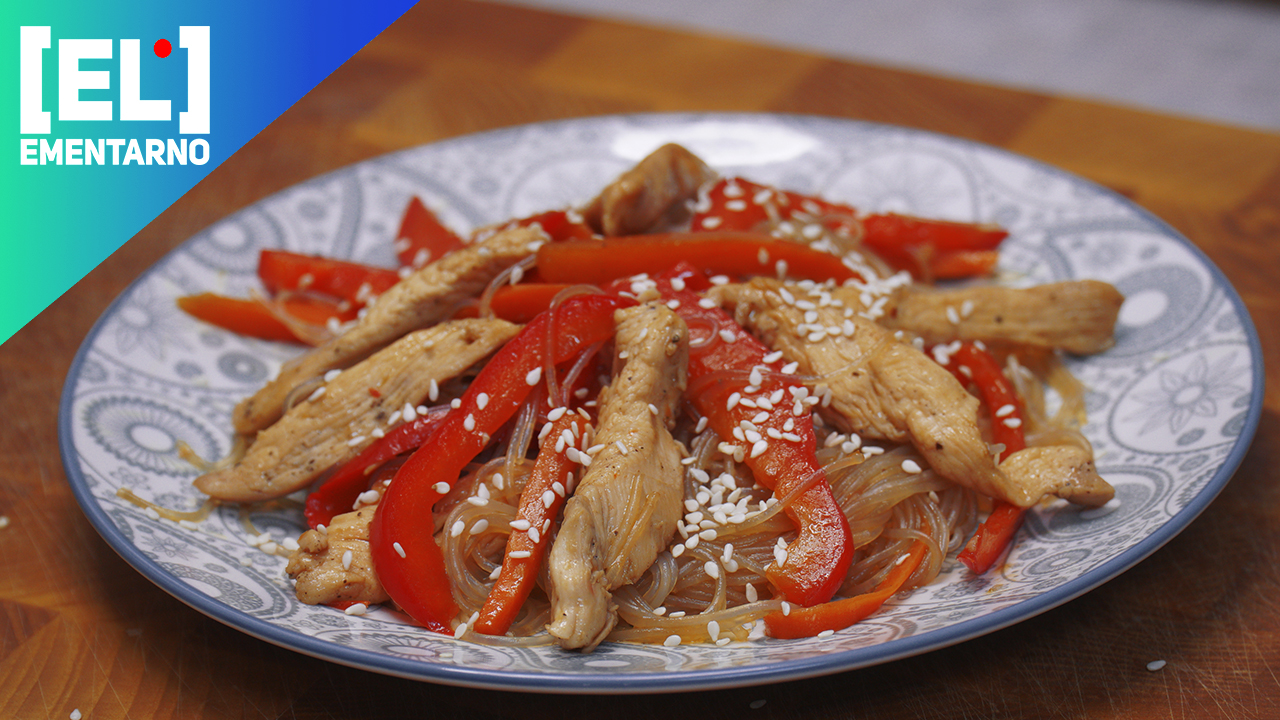 Фунчоза с овощами и курицей Вкусное и быстрое блюдо ВОК смотреть онлайн