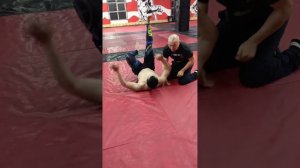 Бросок вертушка и кочерга, разбор броска и контраатаки от них. Приемы вольной борьбы в ММА.