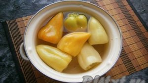 Перец, фаршированный овощами и рисом на зиму