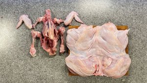 Как разделать курицу на рулет. Куриное мясо на коже без костей..