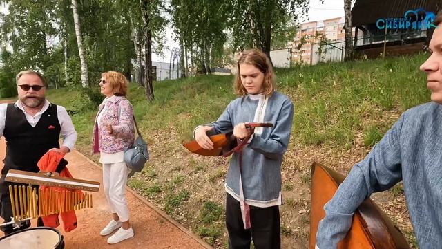 Юрий Романов под аккомпанемент Ансамбля "Сибиряки" исполняет казачью версию "Вареньки" смотреть онлайн