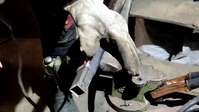 Как изготовить штатив сварщика для прожектора, стойку своими руками DIY как призвать доктора Дью смотреть онлайн