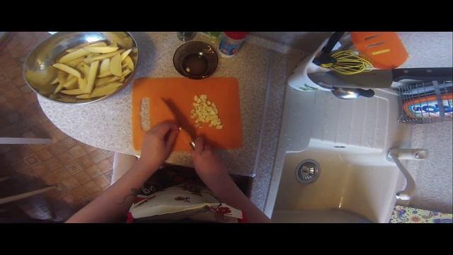Видео рецепт: картофель в прованских травах.