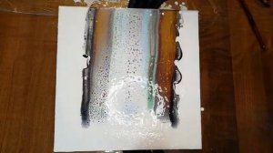 Рисунок акриловыми красками Fluid Art Водные потоки