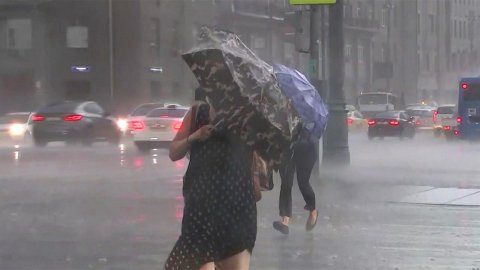 Синоптики назвали опасной погоду в ряде регионов России