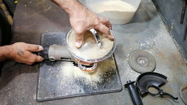 Зернодробилка из болгарки своими руками. Измельчитель для зерна и комбикорма. Мини ДКУ. смотреть онлайн