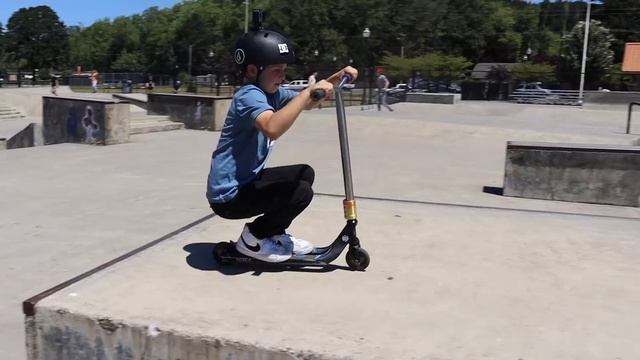 Mystery Egg Scooter Trick Challenge! Don’t land the trick?! Break the egg on your head! ? смотреть онлайн