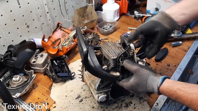 Штиль 211 захлебывается, не регулируется карбюратор,высокие обороты.Замена сальников коленвала. смотреть онлайн