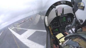 Посадки на авианосец F-18 от первого лица из кабины пилота