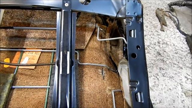 снимаем обивку и разбираем сидение 124 мерседеса.