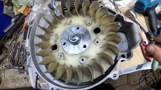 Сборка мотора снегохода Yamaha BR250 новый аккумулятор сломался шуруповерт. смотреть онлайн