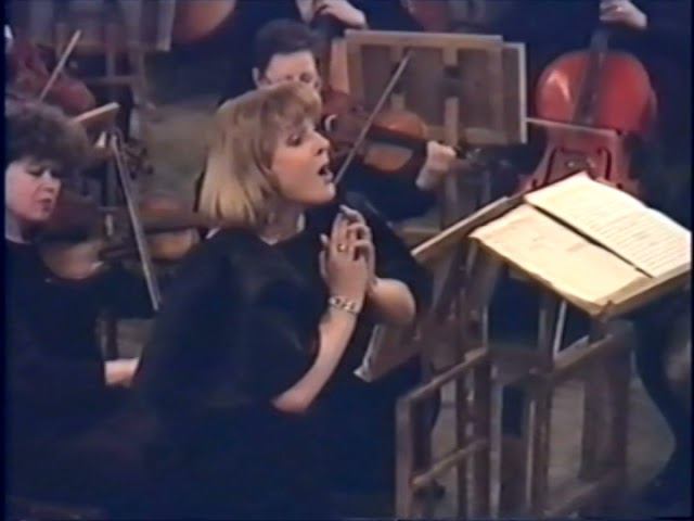 Франц Шуберт Ave Maria. И.С.Бах - Ш.Гуно "Аве Мария". Поёт солистка театра муз.комедии Ольга Гаврыш. смотреть онлайн