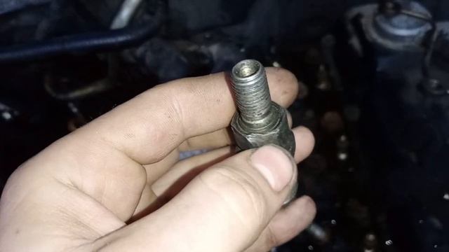 Как снять Форсунки Zexel с TD23,25,27,T,ETI и не порвать обратку/Снятие управляющей форсунки TD27ET смотреть онлайн