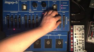 ЛИДЕР-2 гитарный микросинтезатор (LIDER-2 soviet analog guitar synth)