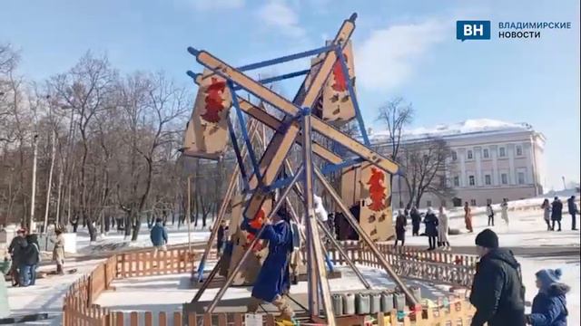 «Столица Андрея Боголюбского»: почему владимирцы собрались на Соборной площади? - фоторепортаж