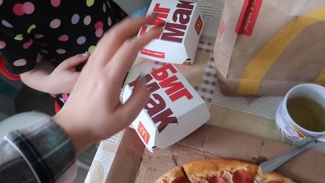 ВЛОГ Проверяем ДОСТАВКИ С ЕДОЙ! Бесконтактные КУРЬЕРЫ! Заказали ПИЦЦУ и МАКДОНАЛЬДС! смотреть онлайн