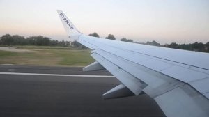 Ryanair Boeing 737-800 EI-EKY take off from Treviso TSF airport