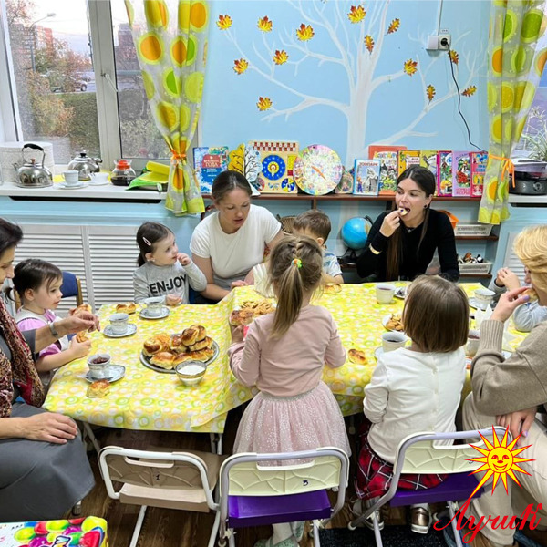 Чаепитие для любимых мам и бабушек в детском саду «Лучик» на Соколе