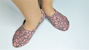 Следки с подошвой, они легкие как носочки и тёплые как тапочки (на ноге сидят отлично)