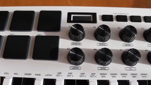 AKAI Professional MPK Mini MK3 Unboxing!