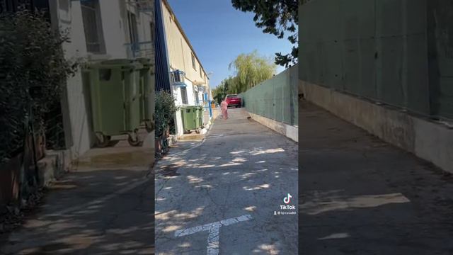 БЕСПЛАТНО 6 сумок продуктов на месяц для семьи во Франции #france #беженцы смотреть онлайн