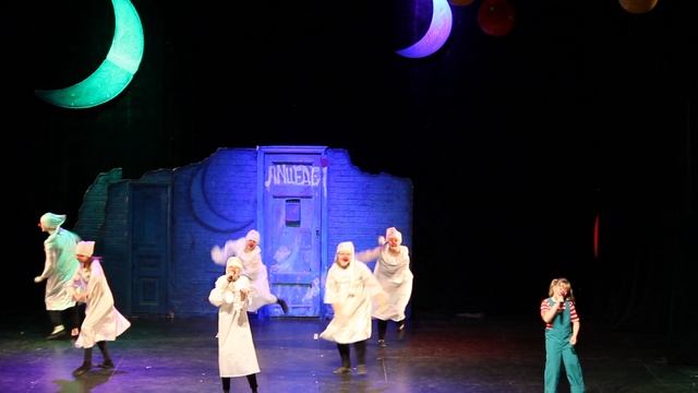 песня"Сон Клоуна" на сцене театра "Лицедеи"